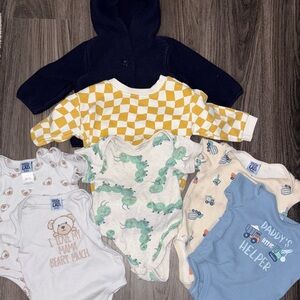 Bundle of 3-6 month onesies & sweater   7 items  gap old navy little lad